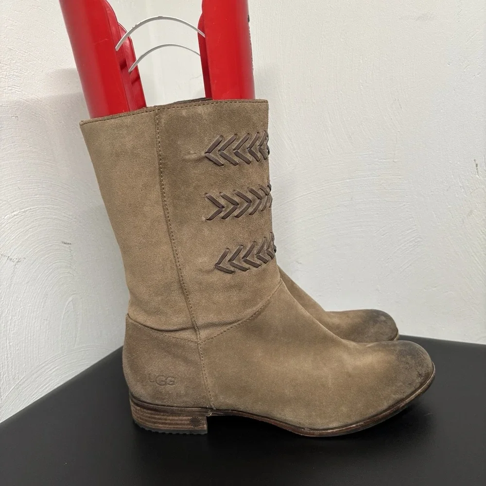 UGG Cailyn Womens 9 Boots Brown Distressed Suede Winter‎ Western Low Heel Roper